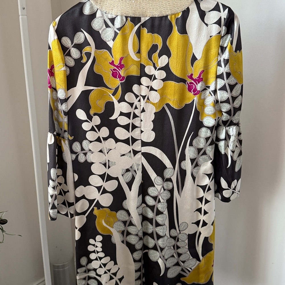 Trina Turk Bonita Silk Dress with Bell Sleeves & Sequin Neckline – Size 4 - Picture 8 of 13